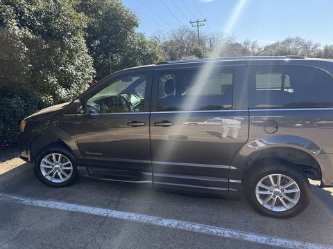 Used Wheelchair Van For Sale: 2019 Dodge Caravan SXT Wheelchair Accessible Van For Sale with a BraunAbility - Dodge CompanionVan on it. VIN: 2C4RDGCGXKR631926