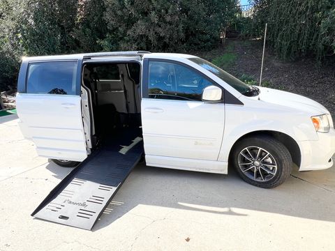Used Wheelchair Van For Sale: 2017 Dodge Caravan SXT Wheelchair Accessible Van For Sale with a BraunAbility - Dodge CompanionVan on it. VIN: 2C4RDGCG0HR793041