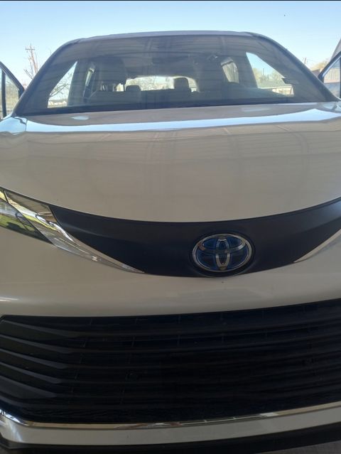 Used Wheelchair Van For Sale: 2022 Toyota Sienna XLE Wheelchair Accessible Van For Sale with a VMI - Toyota Sienna Hybrid - Side Entry - FWD on it. VIN: 5TDJRKEC4NS083378