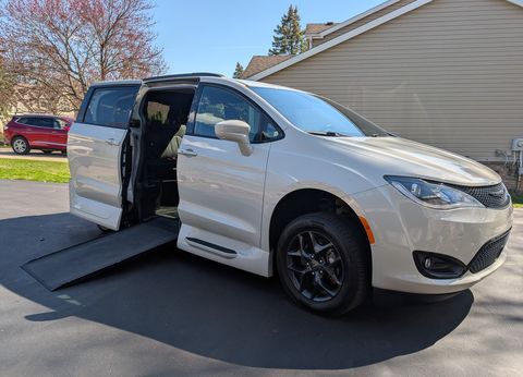 Used Wheelchair Van For Sale: 2019 Chrysler Pacifica Touring L Wheelchair Accessible Van For Sale with a VMI - Chrysler Pacifica Northstar Access360 by VMI on it. VIN: 2C4RC1BG5KR686786