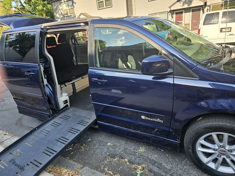 Used Wheelchair Van For Sale: 2014 Dodge Caravan SXT Wheelchair Accessible Van For Sale with a BraunAbility - Entervan - Manual on it. VIN: 2c4rdgcg6er356611