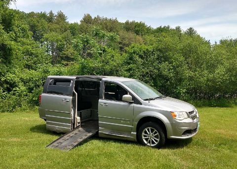 Used Wheelchair Van For Sale: 2016 Dodge Caravan SXT Wheelchair Accessible Van For Sale with a BraunAbility - Dodge Entervan XT on it. VIN: 2c4rdgcg1gr343221