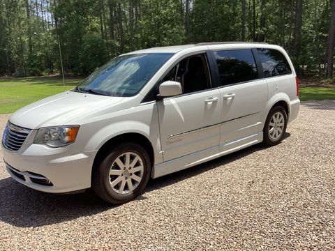 Used Wheelchair Van For Sale: 2016 Chrysler Town & Country Touring 4dr Mini Van Wheelchair Accessible Van For Sale with a BraunAbility - Chrysler Foldout on it. VIN: 2C4RC1BG1GR260048
