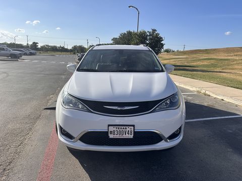 New Wheelchair Van For Sale: 2019 Chrysler Pacifica Touring L Wheelchair Accessible Van For Sale with a BraunAbility - Chrysler Infloor on it. VIN: 2c4rc1bg2kr596879