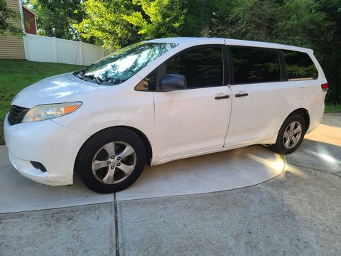 Used Wheelchair Van For Sale: 2014 Toyota Sienna  Wheelchair Accessible Van For Sale with a  on it. VIN: 5tdzk3dc6es483988