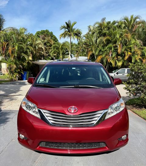Used Wheelchair Van For Sale: 2016 Toyota Sienna XLE Mobility Handicap Van Wheelchair Accessible Van For Sale with a BraunAbility - Toyota Rampvan XT on it. VIN: 5TDYK3DCXGS760317