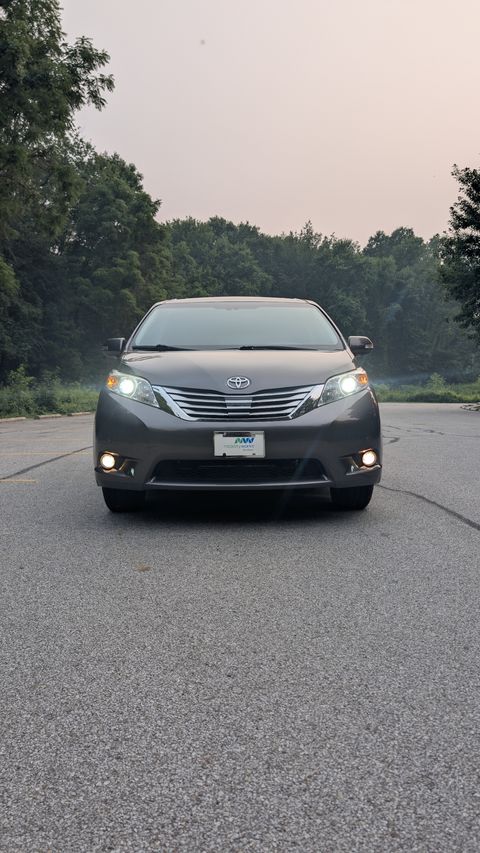 Used Wheelchair Van For Sale: 2013 Toyota Sienna XLE Premium Mobility Handicap Van Wheelchair Accessible Van For Sale with a BraunAbility - Toyota Li on it. VIN: 5TDYK3DC6DS392455