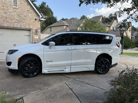 Used Wheelchair Van For Sale: 2019 Chrysler Pacifica Touring L S Appearance Wheelchair Accessible Van For Sale with a BraunAbility - Chrysler Entervan Xi Infloor on it. VIN: 2c4rc18g3kr732677