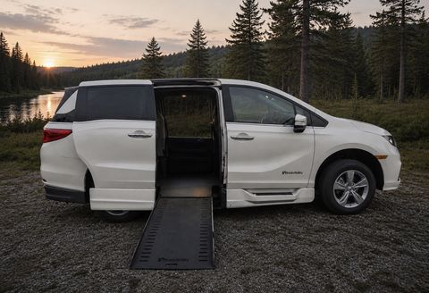 Used Wheelchair Van For Sale: 2019 Honda Odyssey  Wheelchair Accessible Van For Sale with a BraunAbility - Chrysler Entervan Xi Infloor on it. VIN: 5FNRL6H76KB066219 