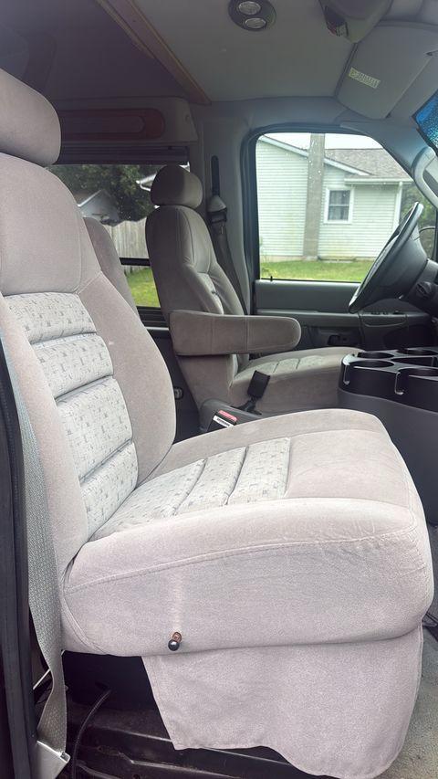 Used Wheelchair Van For Sale: 2007 Ford E-150 Econoline Wheelchair Accessible Van For Sale with a  on it. VIN: 1FDNE14L07DA95367