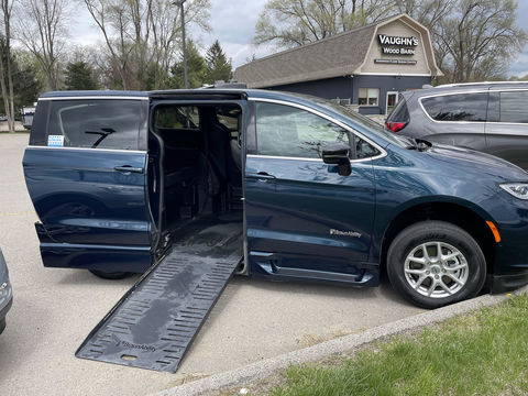 Used Wheelchair Van For Sale: 2025 Chrysler Pacifica Select Wheelchair Accessible Van For Sale with a BraunAbility - Chrysler Companion Van on it. VIN: 2c4rc1bgxsr517474