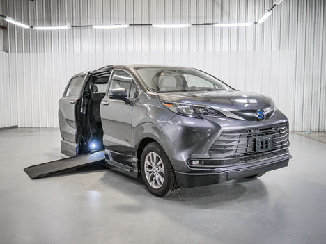 Used Wheelchair Van For Sale: 2025 Toyota Sienna XLE Wheelchair Accessible Van For Sale with a VMI on it. VIN: 5TDJRKEC2SS265947