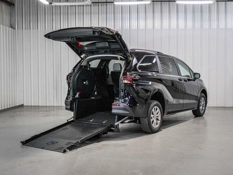 New Wheelchair Van For Sale: 2026 Toyota Sienna LE Wheelchair Accessible Van For Sale with a Freedom Motors on it. VIN: 5TDKRKEC7TS324187