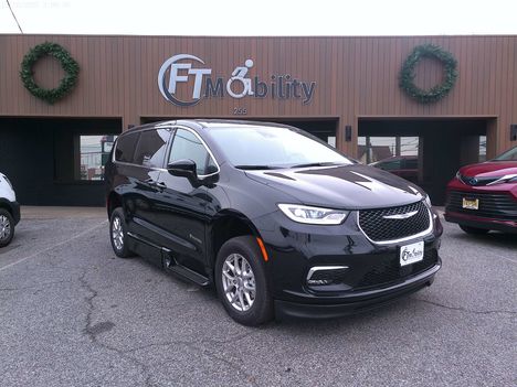 Used Wheelchair Van For Sale: 2025 Chrysler Pacifica Select Wheelchair Accessible Van For Sale with a BraunAbility Chrysler Foldout XT on it. VIN: 2C4RC1BG5SR570924