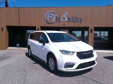 Used Wheelchair Van For Sale: 2024 Chrysler Pacifica Limited Wheelchair Accessible Van For Sale with a BraunAbility Chrysler Companion Van on it. VIN: 2C4RC1FG8RR117143
