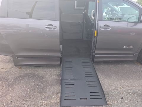 Used Wheelchair Van For Sale: 2012 Toyota Sienna  Wheelchair Accessible Van For Sale with a BraunAbility - Toyota Li on it. VIN: 5TDXK3DC6CS208514