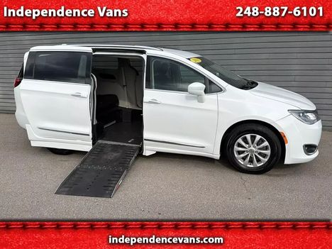 Used Wheelchair Van For Sale: 2018 Chrysler Pacifica Touring L FWD Wheelchair Accessible Van For Sale with a  on it. VIN: 2C4RC1BG2JR154165