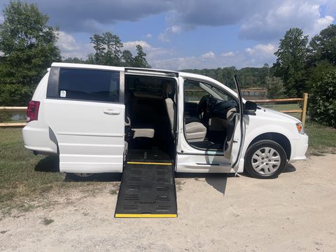 Used Wheelchair Van For Sale: 2016 Dodge Caravan SE Wheelchair Accessible Van For Sale with a BraunAbility - Dodge CompanionVan on it. VIN: 2c7wdgbg5gr372454