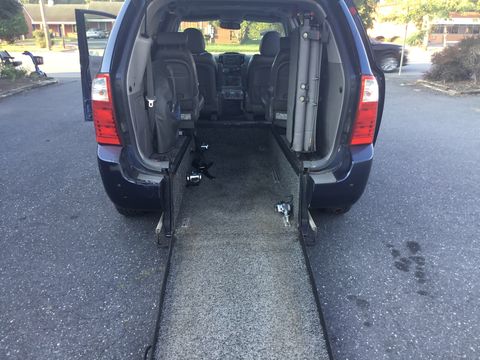 Used Wheelchair Van For Sale: 2006 Kia   Wheelchair Accessible Van For Sale with a Non Branded - Please See Description on it. VIN: KNDMB233566017699