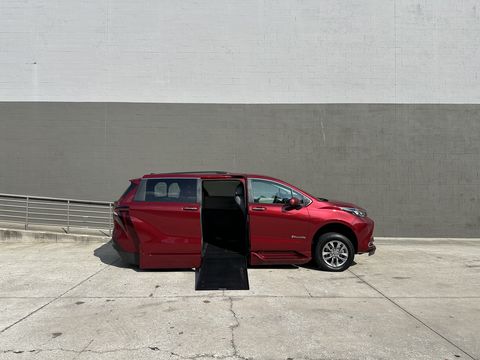 Used Wheelchair Van For Sale: 2024 Toyota Sienna XLE Plus Wheelchair Accessible Van For Sale with a BraunAbility - Toyota Sienna Hybrid Power Infloor on it. VIN: 5TDJRKEC7RS191922