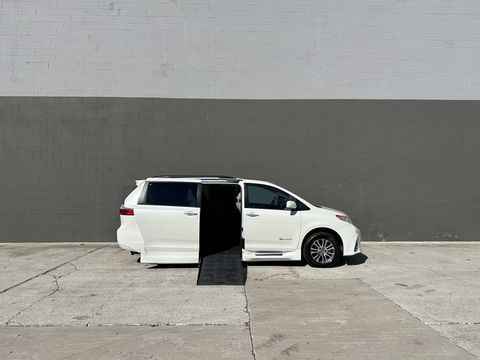 Used Wheelchair Van For Sale: 2018 Toyota Sienna XLE Wheelchair Accessible Van For Sale with a BraunAbility - Toyota Rampvan XL on it. VIN: 5TDYZ3DC5JS935902