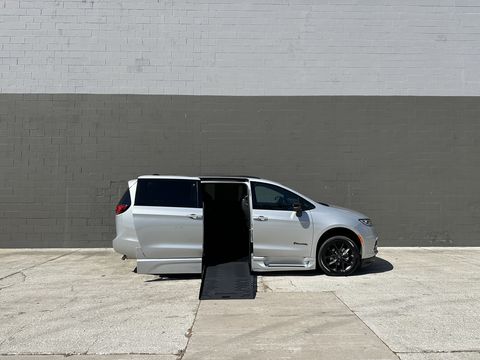 New Wheelchair Van For Sale: 2026 Chrysler Pacifica Select Safety Wheelchair Accessible Van For Sale with a BraunAbility - Chrysler Foldout XT on it. VIN: 2C4RC1BG8TR206420