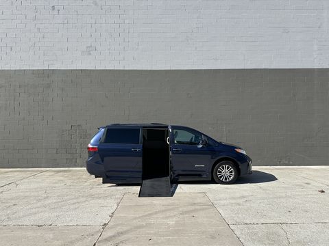 Used Wheelchair Van For Sale: 2020 Toyota Sienna XLE Wheelchair Accessible Van For Sale with a BraunAbility - Toyota Li on it. VIN: 5TDYZ3DC3LS049385