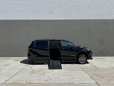 Used Wheelchair Van For Sale: 2023 Toyota Sienna XLE Plus Wheelchair Accessible Van For Sale with a BraunAbility - Toyota Sienna Hybrid Power Foldout on it. VIN: 5TDJRKEC9PS158045