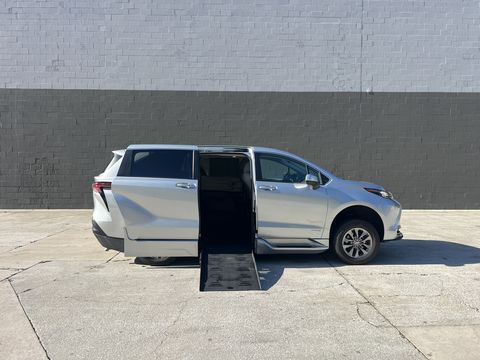 Used Wheelchair Van For Sale: 2021 Toyota Sienna LE Wheelchair Accessible Van For Sale with a BraunAbility - Toyota Sienna Hybrid Power Foldout on it. VIN: 5TDKRKEC3MS065232