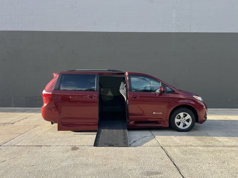 Used Wheelchair Van For Sale: 2017 Toyota Sienna LE Wheelchair Accessible Van For Sale with a BraunAbility - Toyota Li on it. VIN: 5TDKZ3DC1HS891428