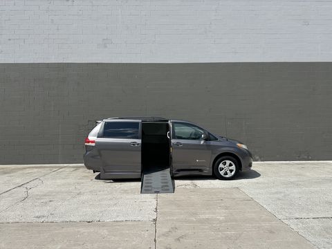 Used Wheelchair Van For Sale: 2014 Toyota Sienna LE Wheelchair Accessible Van For Sale with a BraunAbility - Toyota Rampvan XL on it. VIN: 5TDKK3DC7ES508222