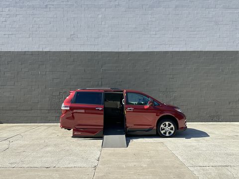 Used Wheelchair Van For Sale: 2013 Toyota Sienna SE Wheelchair Accessible Van For Sale with a VMI - Toyota NorthstarAccess360 on it. VIN: 4TDXK3DC5DS310064