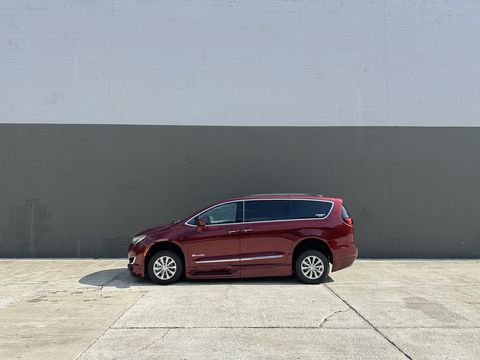 Used Wheelchair Van For Sale: 2017 Chrysler Pacifica Touring L Wheelchair Accessible Van For Sale with a BraunAbility - Chrysler Infloor on it. VIN: 2C4RC1BG4HR796171