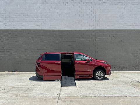 Used Wheelchair Van For Sale: 2025 Toyota Sienna XLE Plus Wheelchair Accessible Van For Sale with a BraunAbility - Toyota Sienna Hybrid Power Foldout on it. VIN: 5TDJRKEC7SS234211