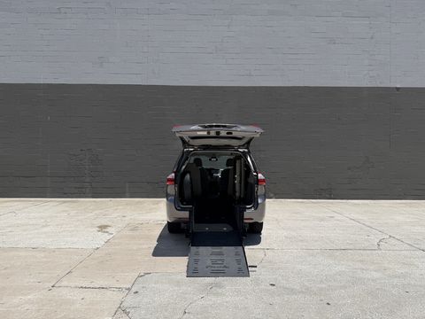 Used Wheelchair Van For Sale: 2018 Toyota Sienna LE Wheelchair Accessible Van For Sale with a BraunAbility - Toyota Manual Rear Entry on it. VIN: 5TDKZ3DC4JS912925