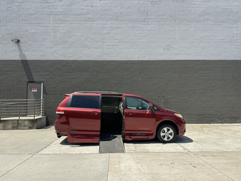 Used Wheelchair Van For Sale: 2018 Toyota Sienna LE Wheelchair Accessible Van For Sale with a Non Branded - Please See Description on it. VIN: 5TDKK3DC2CS254562
