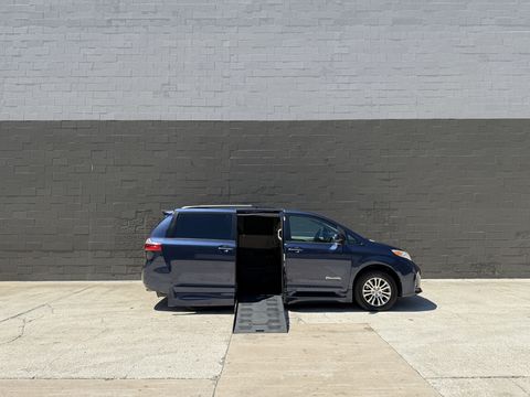 Used Wheelchair Van For Sale: 2020 Toyota Sienna XLE Wheelchair Accessible Van For Sale with a BraunAbility - Toyota Rampvan XL on it. VIN: 5TDYZ3DC6LS065323