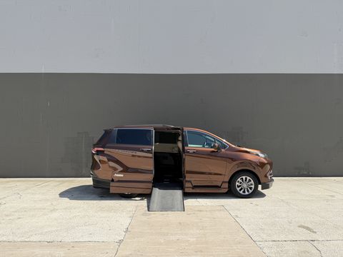Used Wheelchair Van For Sale: 2022 Toyota Sienna XLE Wheelchair Accessible Van For Sale with a Non Branded - Please See Description on it. VIN: 5TDYRKECXNS102885