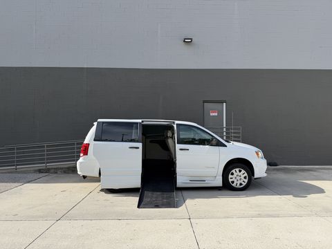 Used Wheelchair Van For Sale: 2019 Dodge Caravan  Wheelchair Accessible Van For Sale with a BraunAbility - Dodge Entervan XT on it. VIN: 2C7WDGBG2KR786252