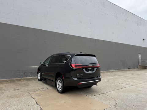 Used Wheelchair Van For Sale: 2022 Chrysler Pacifica Touring L Wheelchair Accessible Van For Sale with a BraunAbility - Chrysler Foldout XT on it. VIN: 2C4RC1BG2NR197104