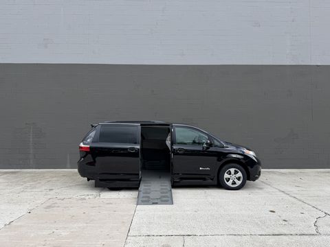 Used Wheelchair Van For Sale: 2015 Toyota Sienna LE Wheelchair Accessible Van For Sale with a BraunAbility - Toyota Rampvan XL on it. VIN: 5TDKK3DC5FS601659