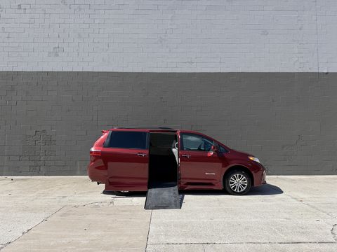Used Wheelchair Van For Sale: 2020 Toyota Sienna  Wheelchair Accessible Van For Sale with a BraunAbility - Toyota Rampvan Xi on it. VIN: 5TDYZ3DCXLS029523