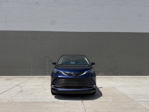 Used Wheelchair Van For Sale: 2024 Toyota Sienna XLE Wheelchair Accessible Van For Sale with a BraunAbility - Toyota Sienna Hybrid Power Foldout on it. VIN: 5TDYRKEC4RS189818