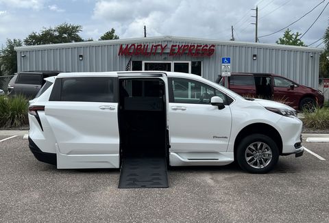 Used Wheelchair Van For Sale: 2025 Toyota Sienna XLE Wheelchair Accessible Van For Sale with a BraunAbility - Toyota Sienna Hybrid Power Foldout on it. VIN: 5TDYRKEC9SS266897