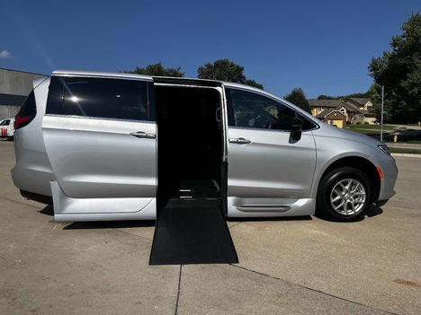 New Wheelchair Van For Sale: 2026 Chrysler Pacifica Select 4dr Mini Van Wheelchair Accessible Van For Sale with a  on it. VIN: 2C4RC1BG6TR255437