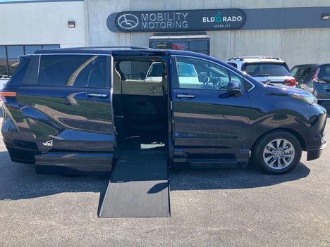 Used Wheelchair Van For Sale: 2022 Toyota Sienna XLE 7 Passenger 4dr Mini Van Wheelchair Accessible Van For Sale with a  on it. VIN: 5TDJRKEC6NS077162
