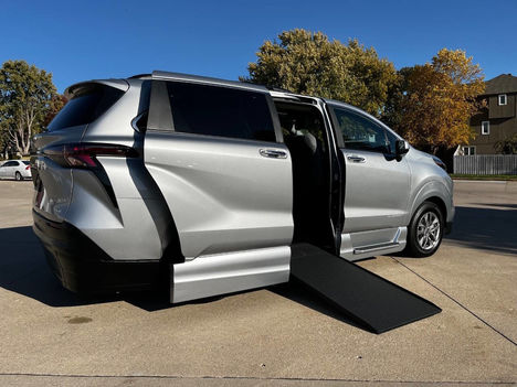 New Wheelchair Van For Sale: 2025 Toyota Sienna XLE 7 Passenger AWD 4dr Mini Van Wheelchair Accessible Van For Sale with a  on it. VIN: 5TDJSKFC5SS203977