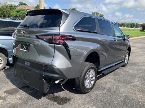 New Wheelchair Van For Sale: 2026 Toyota Sienna LE 8 Passenger 4dr Mini Van Wheelchair Accessible Van For Sale with a  on it. VIN: 5TDKRKEC5TS320140
