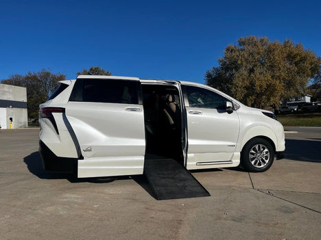 Used Wheelchair Van For Sale: 2021 Toyota Sienna XLE 7 Passenger AWD 4dr Mini Van Wheelchair Accessible Van For Sale with a  on it. VIN: 5TDYSKFC3MS033698