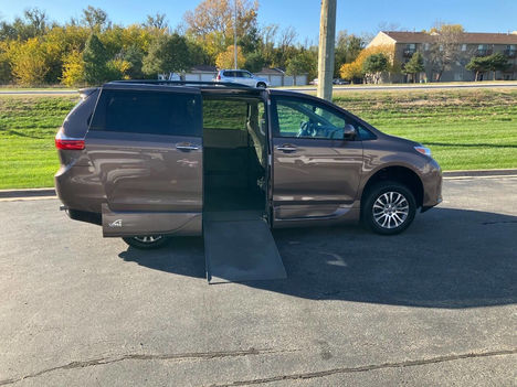 Used Wheelchair Van For Sale: 2020 Toyota Sienna XLE 8 Passenger 4dr Mini Van Wheelchair Accessible Van For Sale with a  on it. VIN: 5TDYZ3DC4LS045667